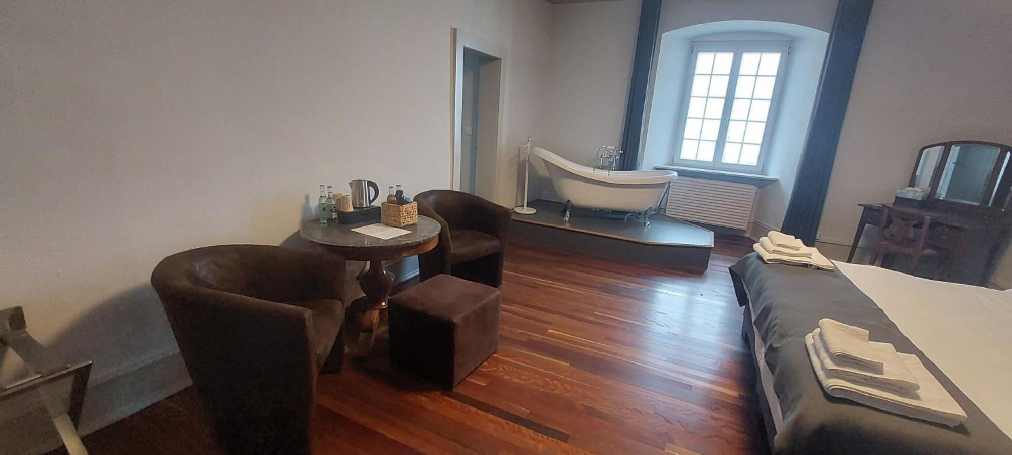Auberge De Bellelay Restaurant Chez Aron Balde المظهر الخارجي الصورة